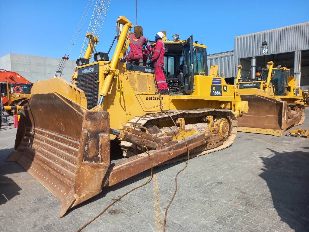 Komatsu D155A-6R (4pcs available for sale in Abu Dhabi)