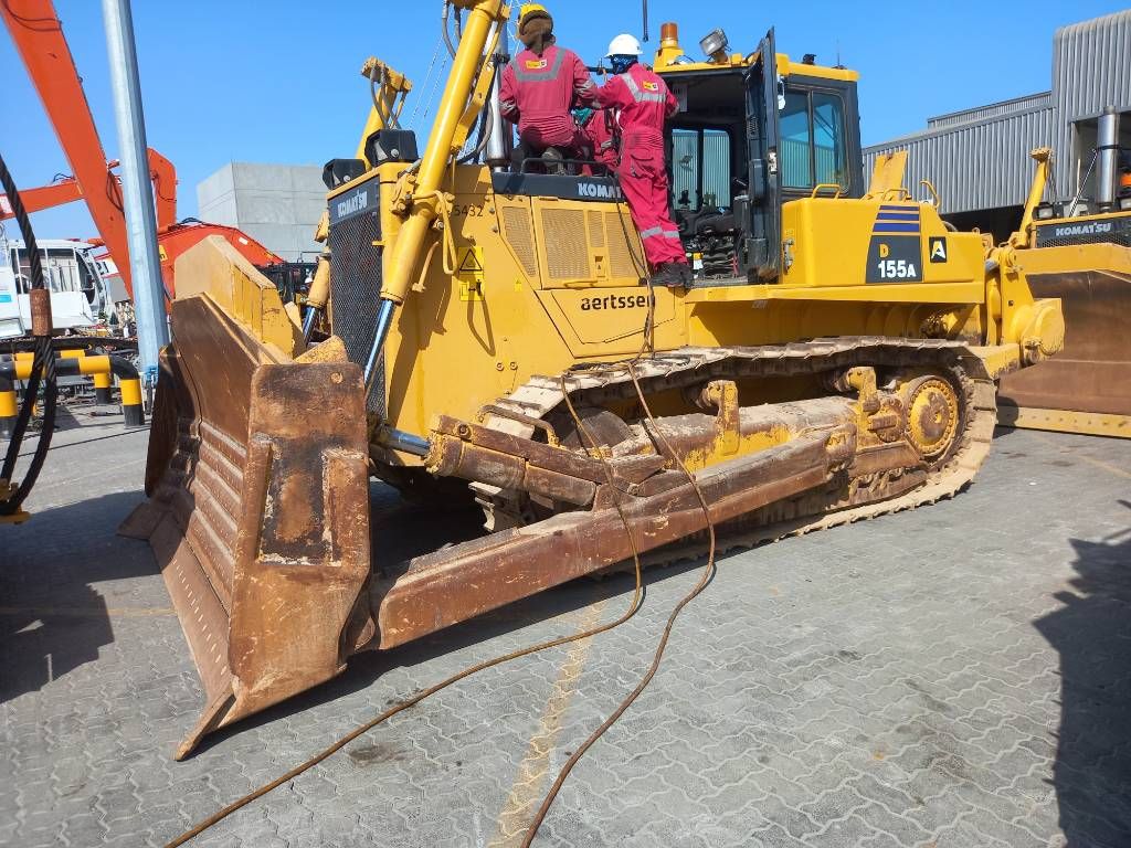 Komatsu D155A-6R (4pcs available for sale in Abu Dhabi)