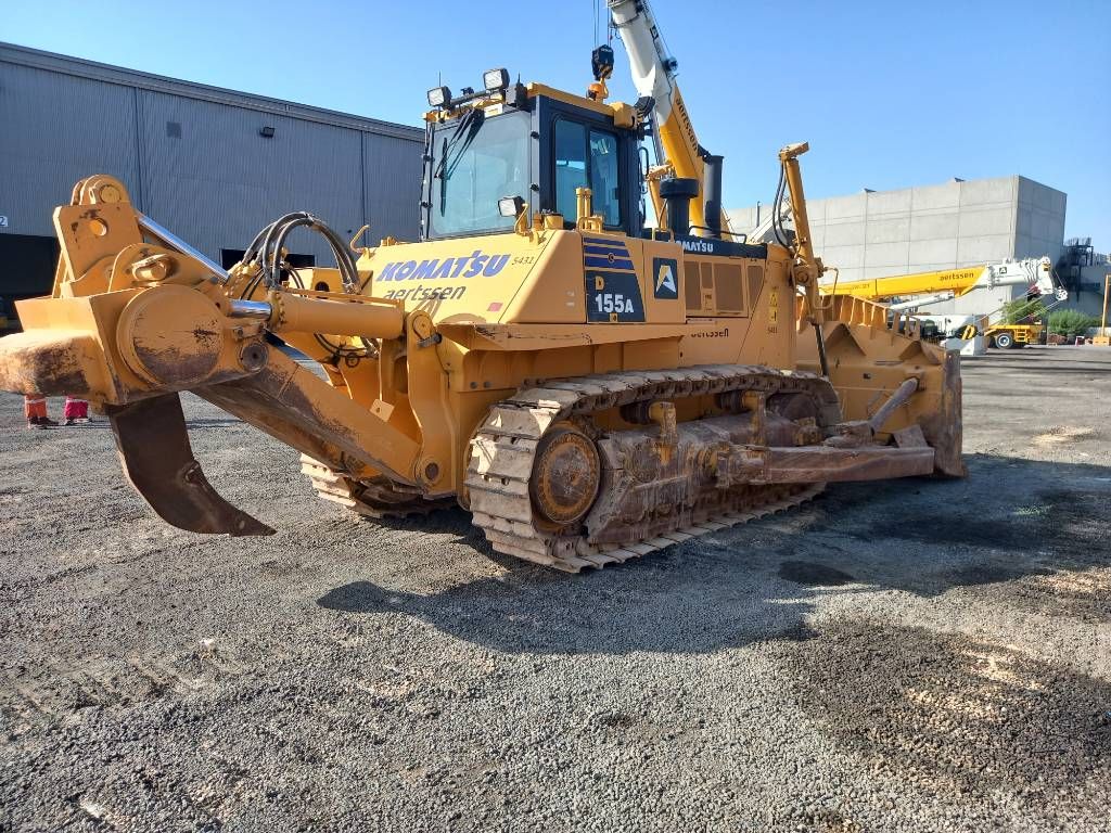 Komatsu D155A-6R (4pcs available for sale in Abu Dhabi)