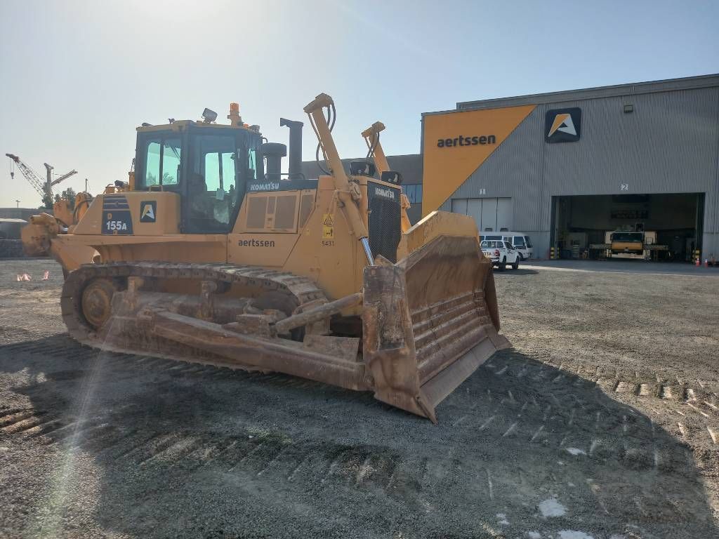Komatsu D155A-6R (4pcs available for sale in Abu Dhabi)