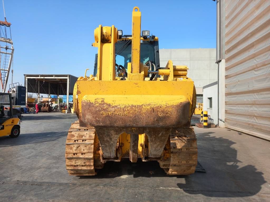 Komatsu D155A-6R (4pcs available for sale in Abu Dhabi)