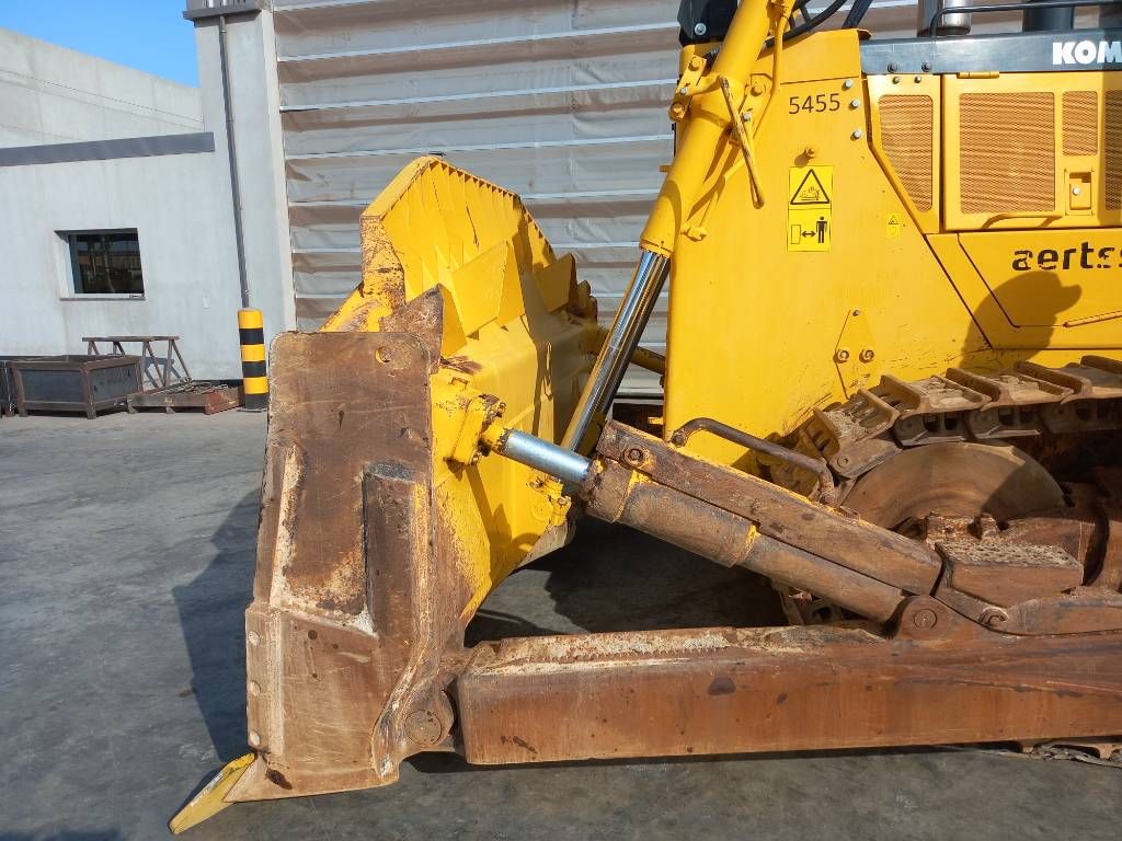 Komatsu D155A-6R (4pcs available for sale in Abu Dhabi)