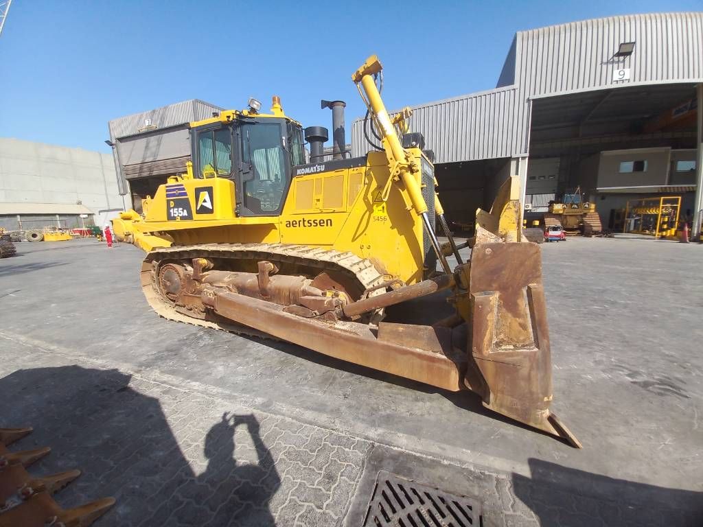 Komatsu D155A-6R (4pcs available for sale in Abu Dhabi)