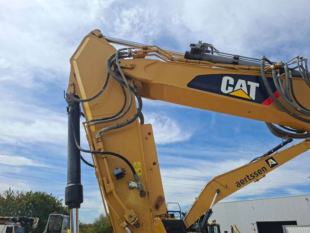 CAT 324EL