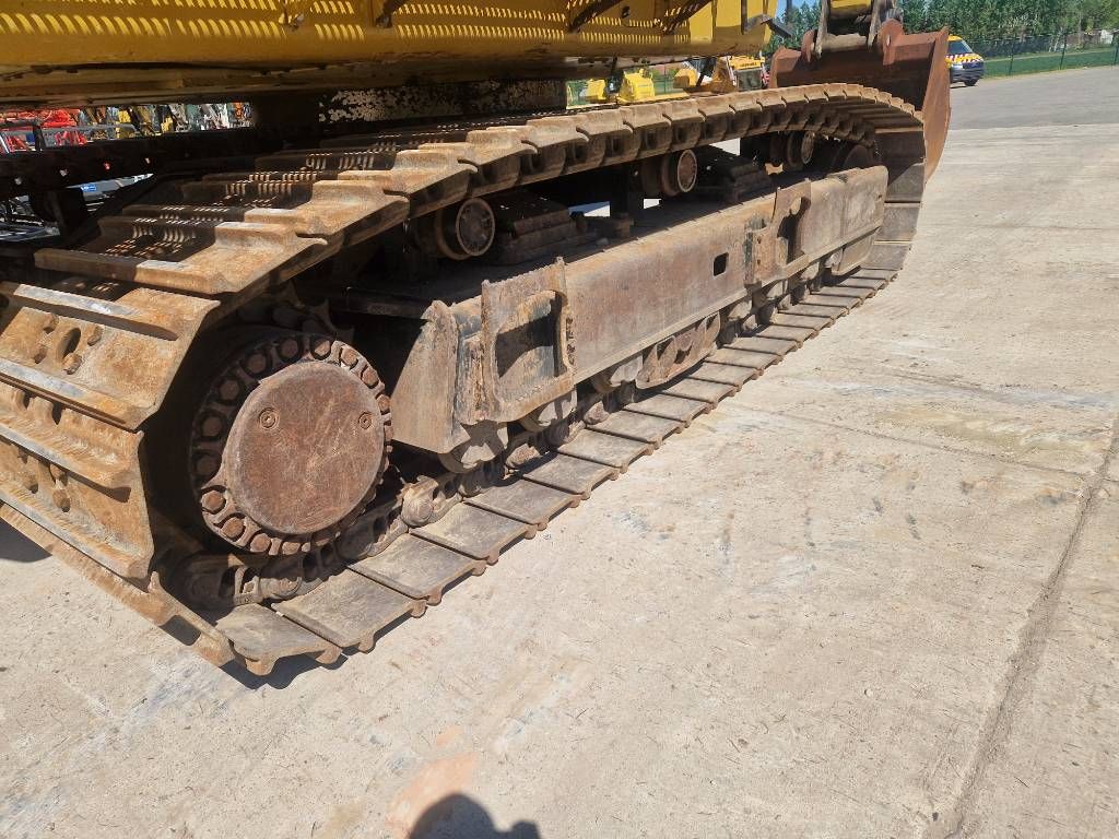 CAT 374FL