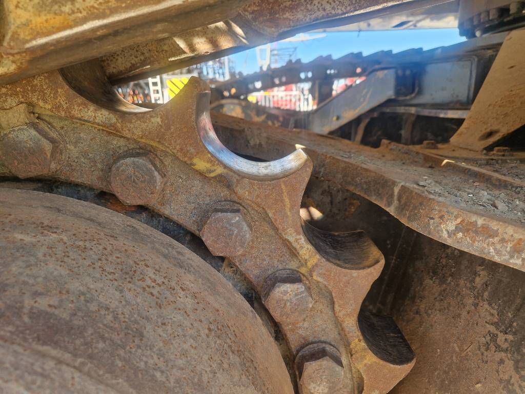 CAT 374FL