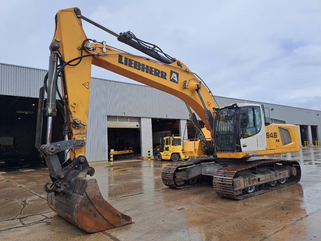 Liebherr R946LC