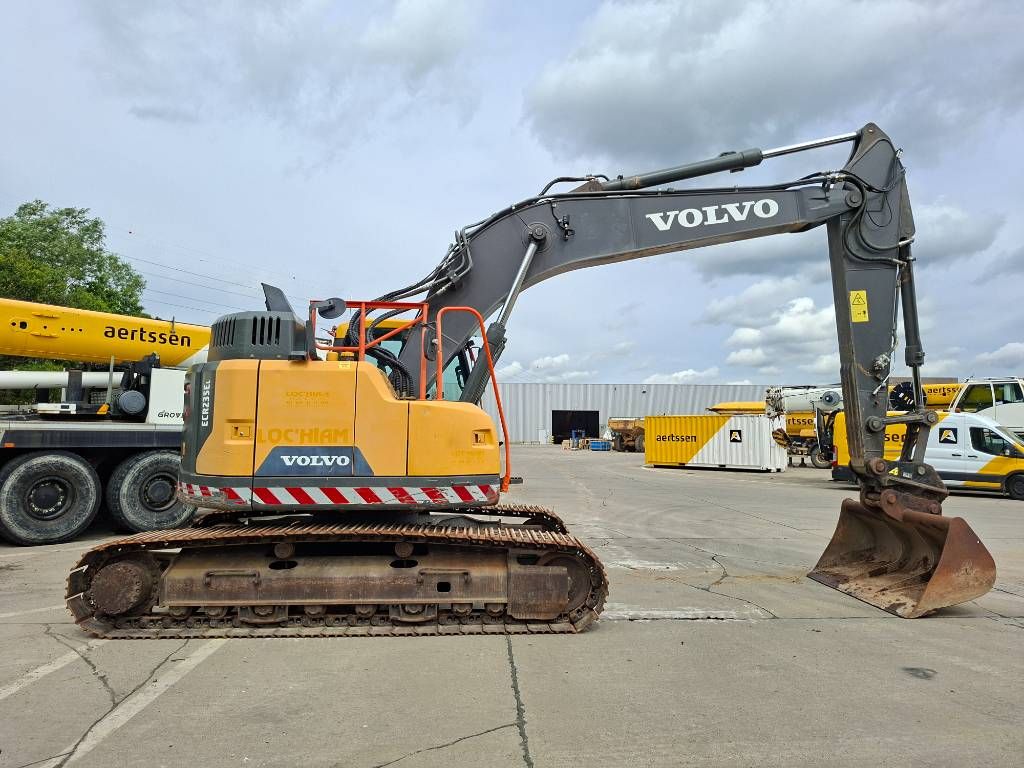 Volvo ECR235EL (+3 Buckets)