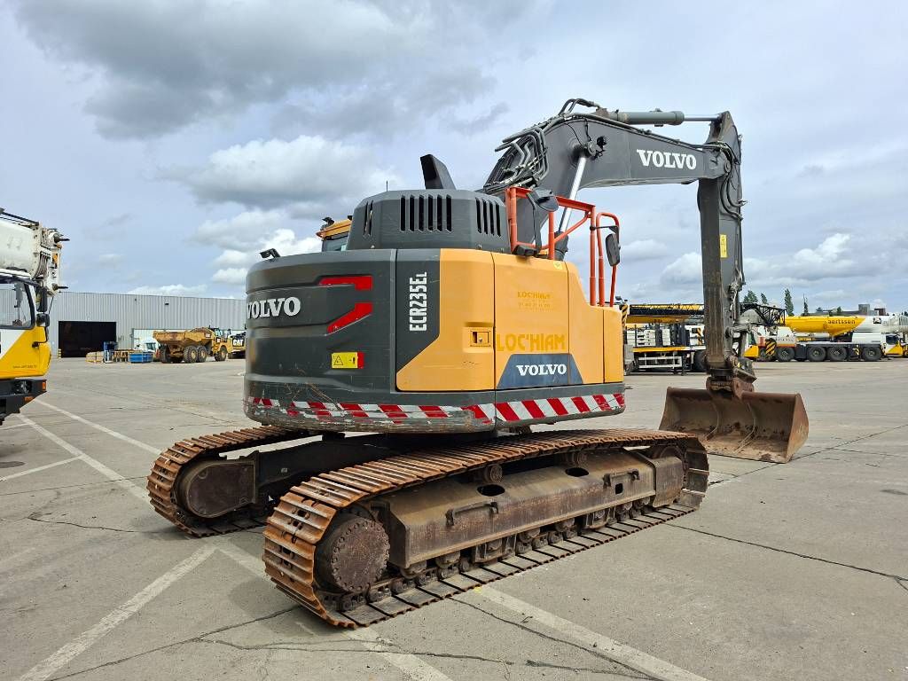 Volvo ECR235EL (+3 Buckets)