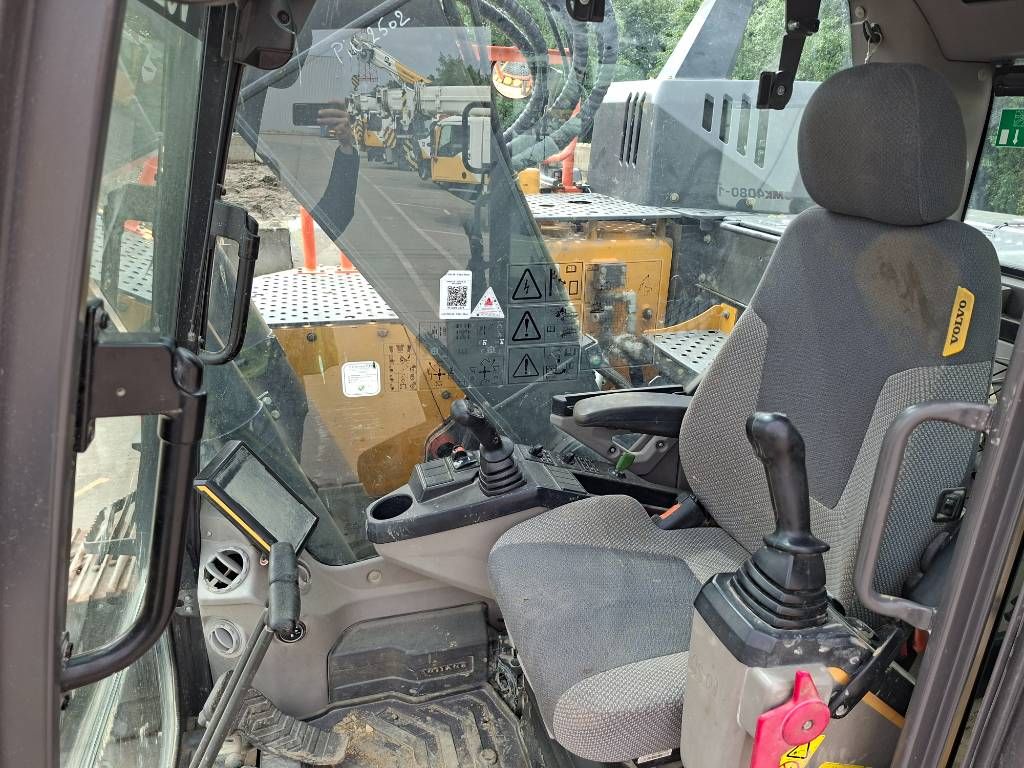 Volvo ECR235EL (+3 Buckets)