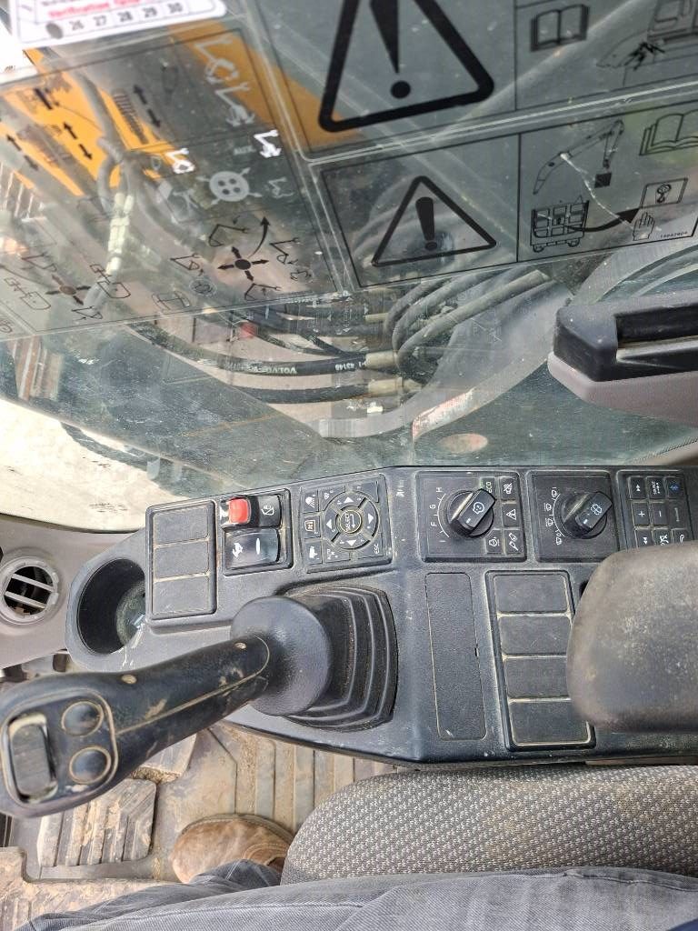 Volvo ECR235EL (+3 Buckets)