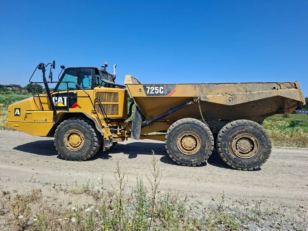 CAT 725C2