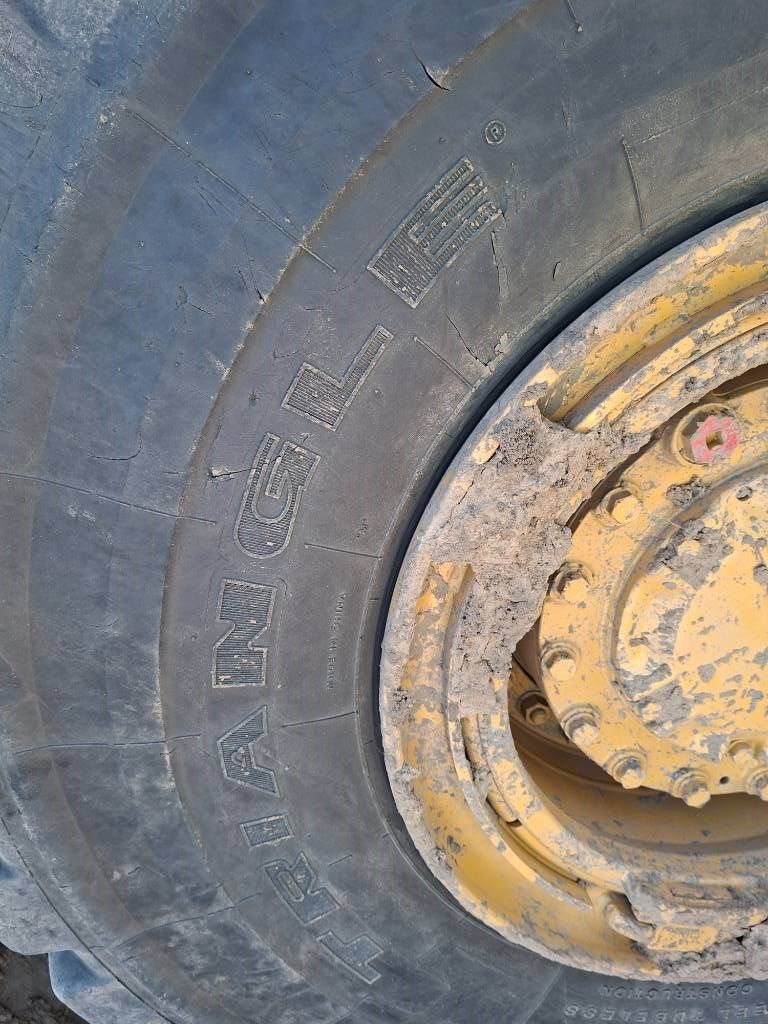 CAT 725C2