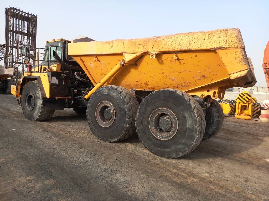 Komatsu HM400-3R (4pcs available for sale in Abu Dhabi)