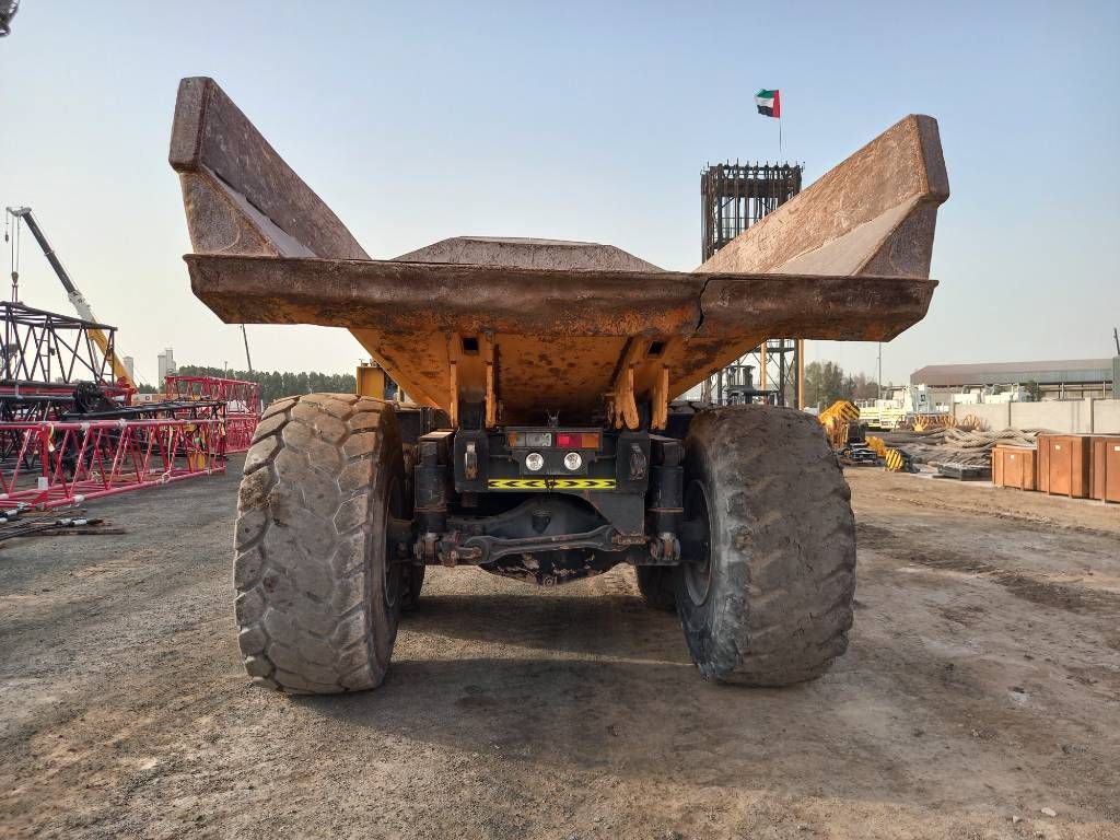 Komatsu HM400-3R (4pcs available for sale in Abu Dhabi)