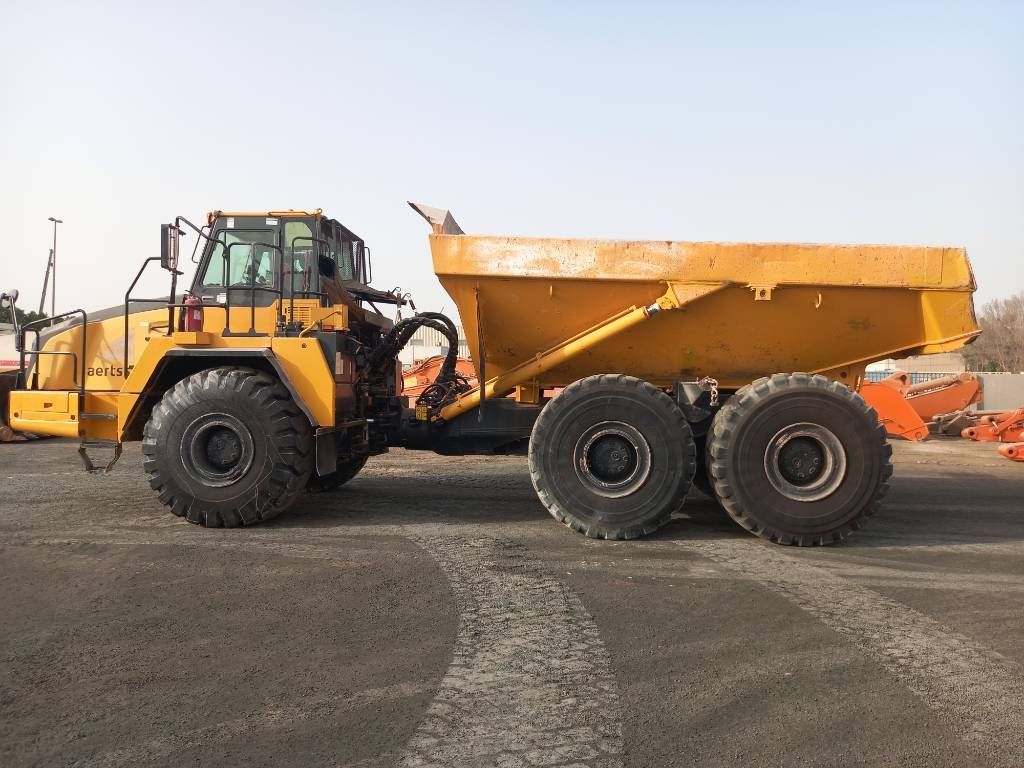 Komatsu HM400-3R (4pcs available for sale in Abu Dhabi)
