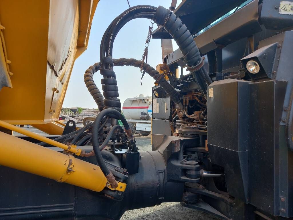 Komatsu HM400-3R (4pcs available for sale in Abu Dhabi)