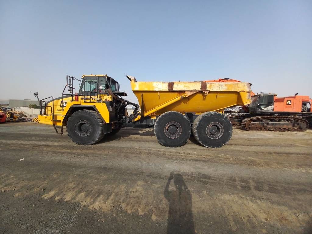 Komatsu HM400-3R (4pcs available for sale in Abu Dhabi)
