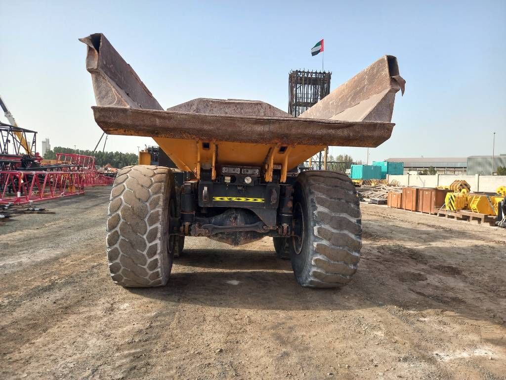 Komatsu HM400-3R (4pcs available for sale in Abu Dhabi)
