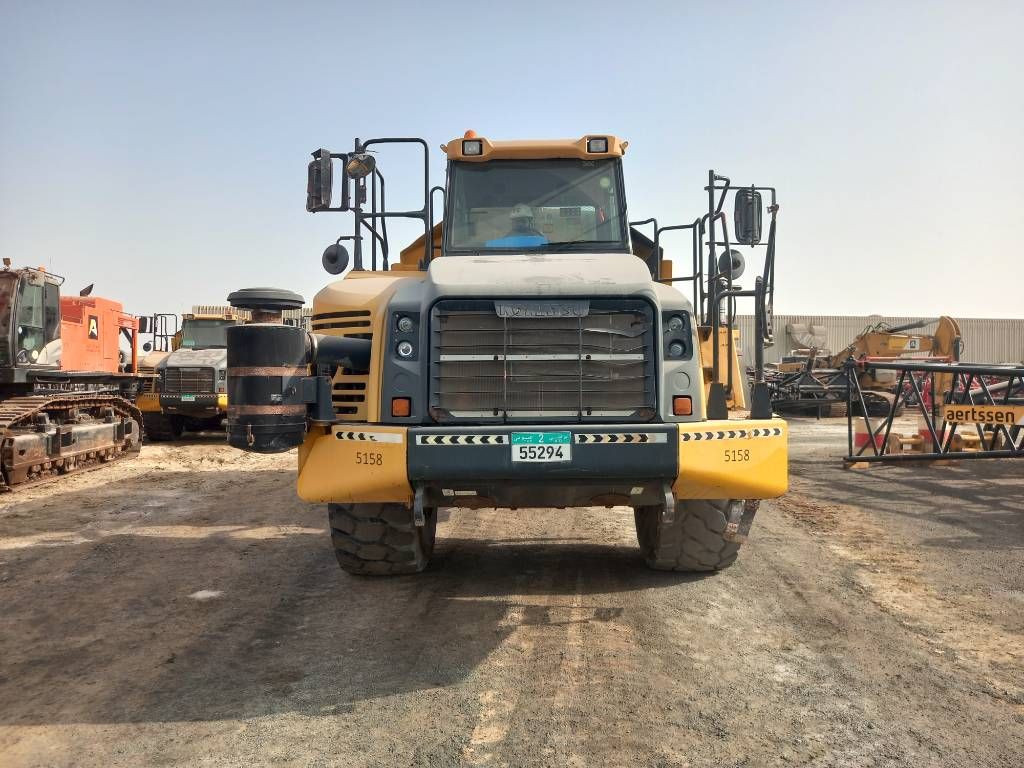 Komatsu HM400-3R (4pcs available for sale in Abu Dhabi)