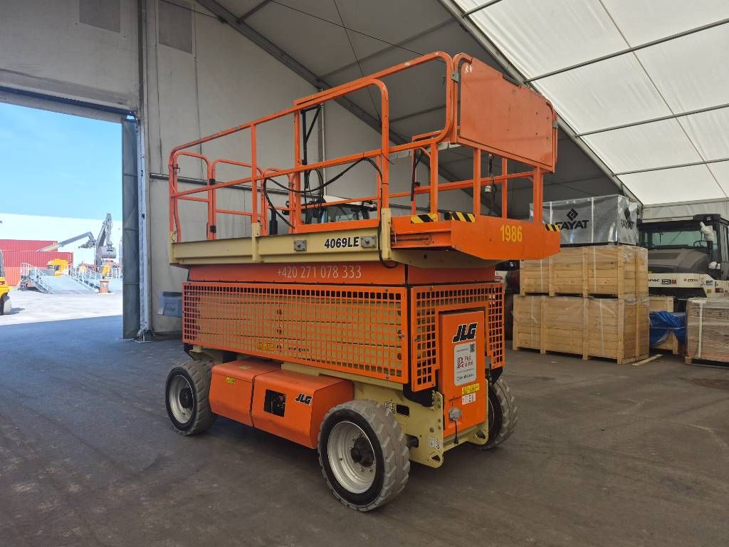 JLG 4096 LE