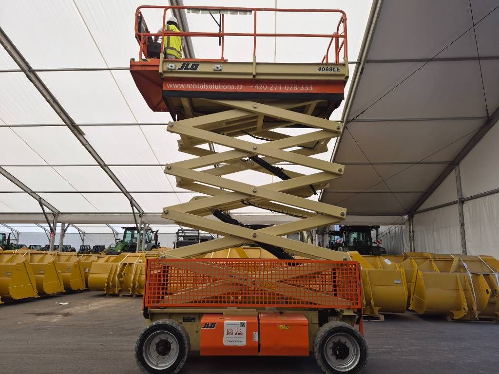 JLG 4096 LE