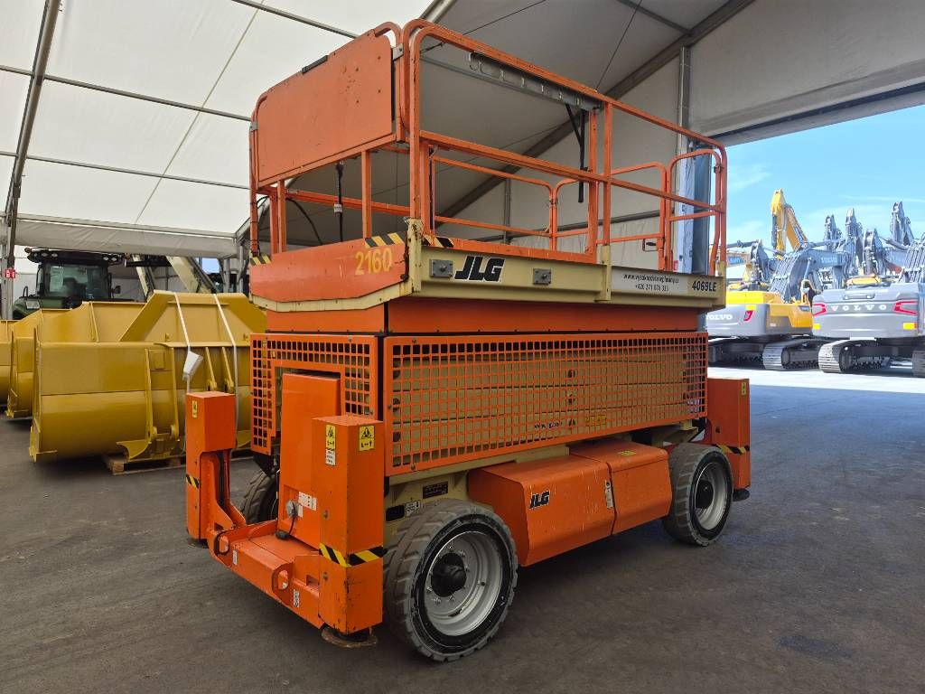 JLG 4096LE + Outiggers (Multiple units available)