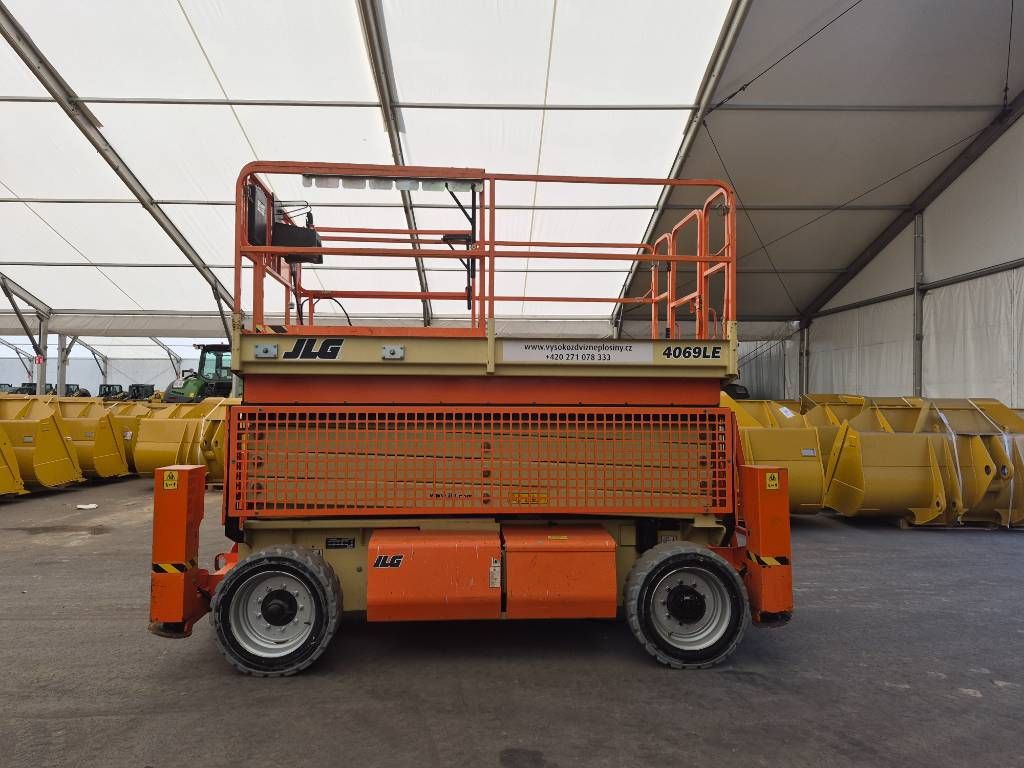 JLG 4096LE + Outiggers (Multiple units available)