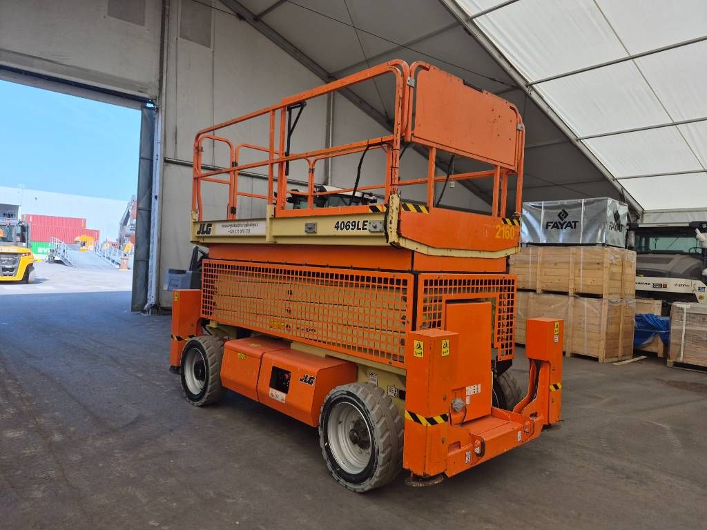 JLG 4096LE + Outiggers (Multiple units available)