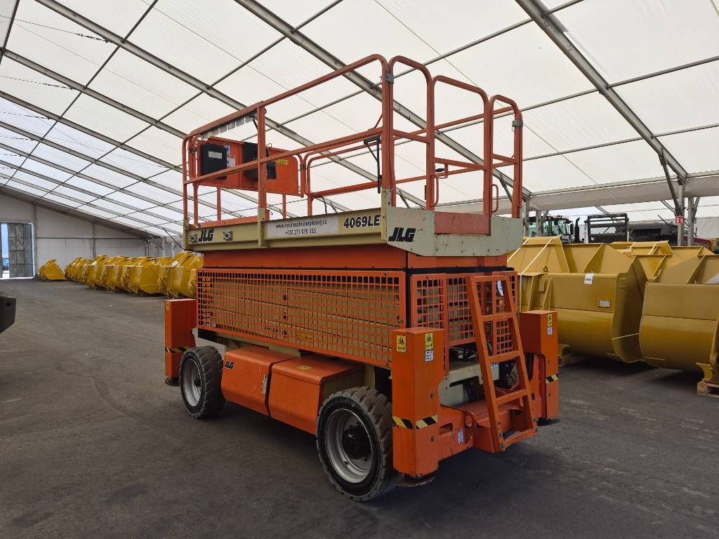 JLG 4096LE + Outiggers (Multiple units available)