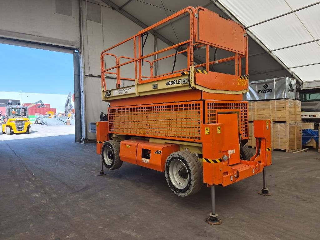 JLG 4096LE + Outiggers (Multiple units available)