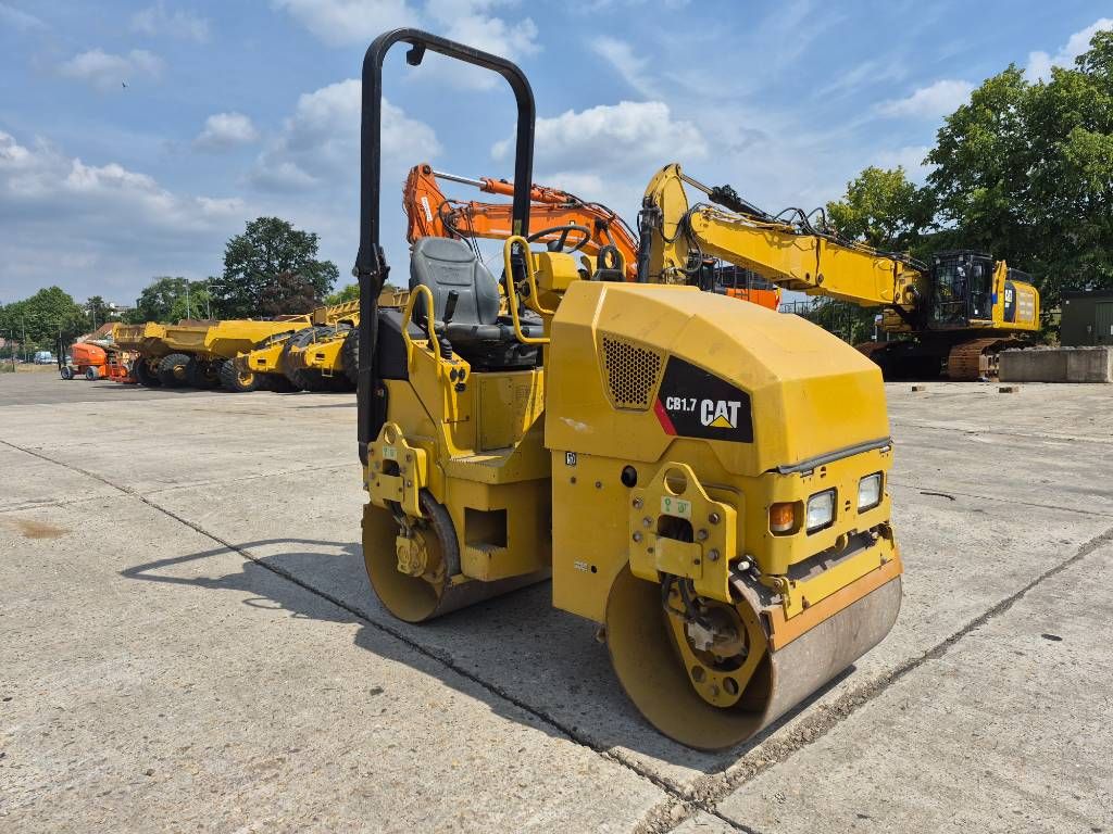CAT CB 1.7