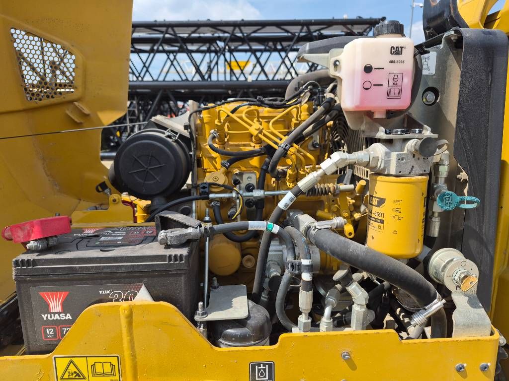 CAT CB 1.7