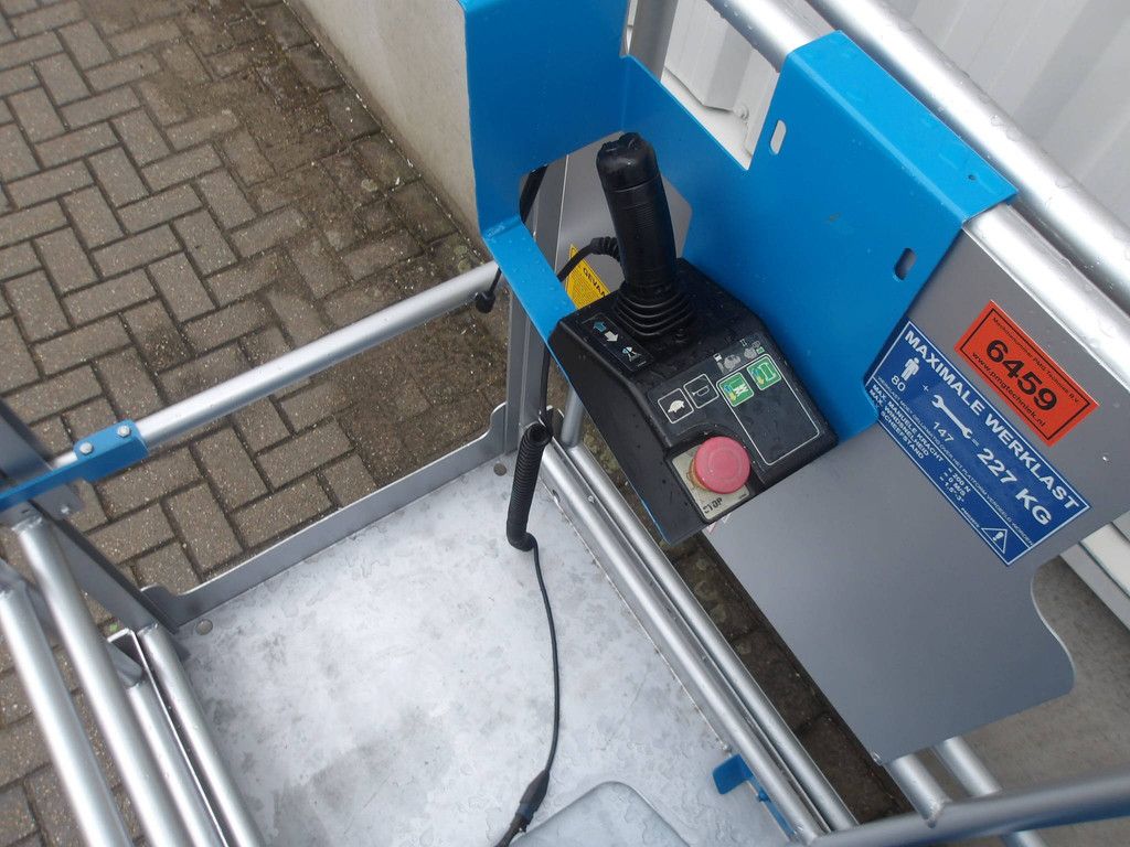 Genie GR-15 Electric Mast Lift 6.50m 2012