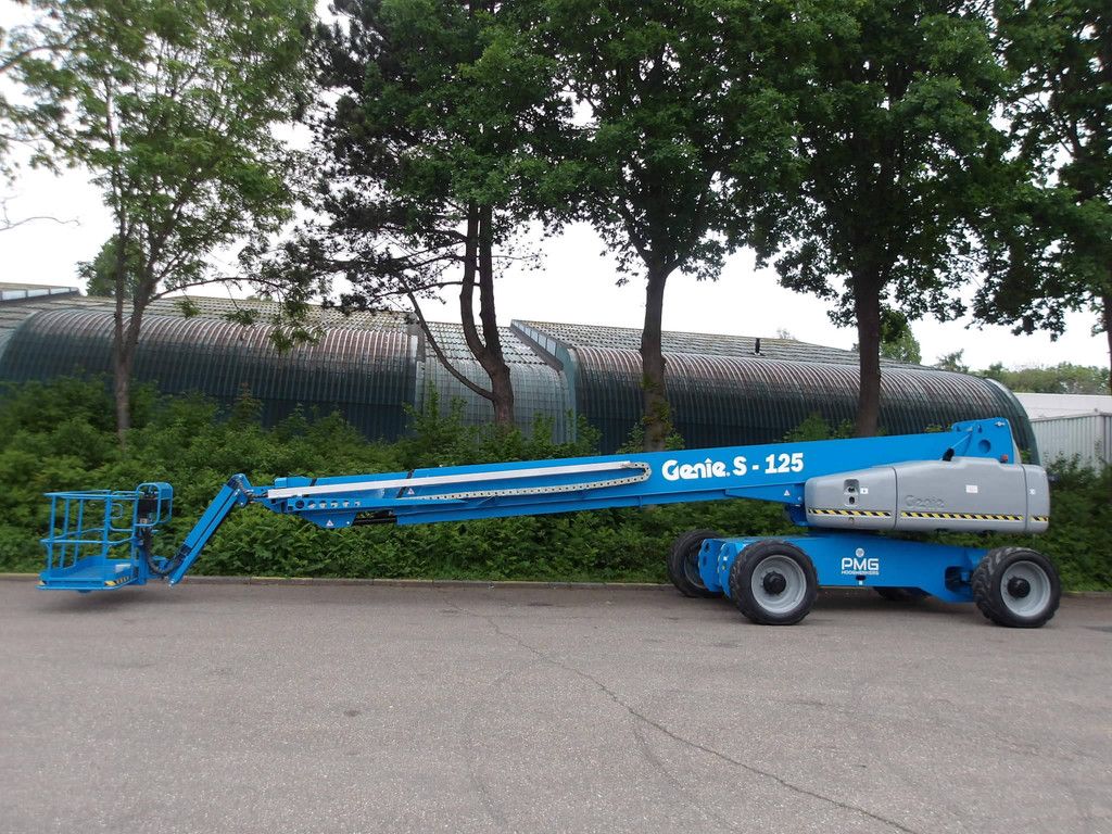 Teleskoparbeitsbühne Genie S-125 40,10 m Diesel 2013