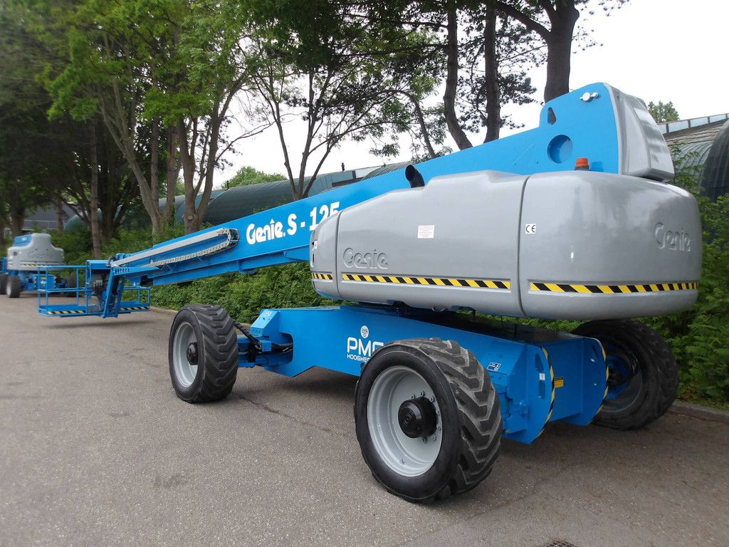 Teleskoparbeitsbühne Genie S-125 40,10 m Diesel 2013
