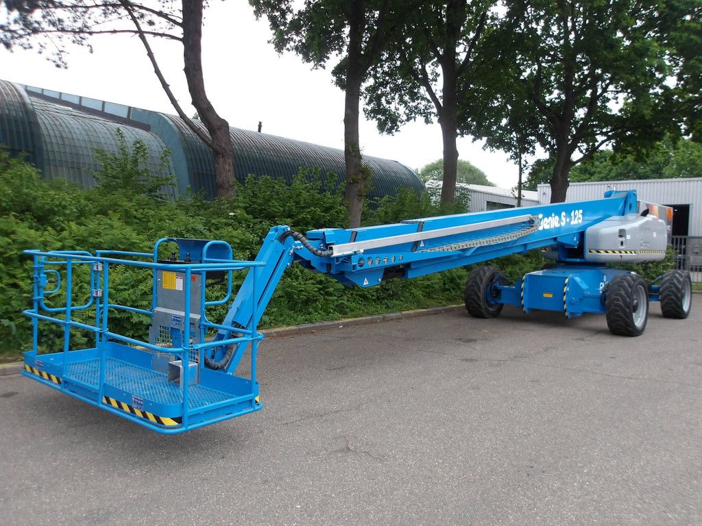 Teleskoparbeitsbühne Genie S-125 40,10 m Diesel 2013