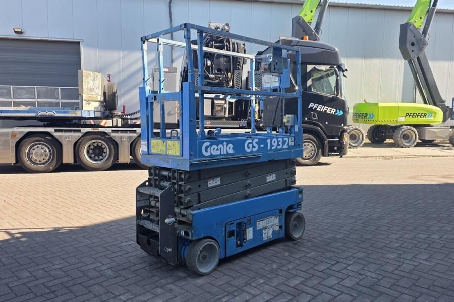 Genie GS1932 Electric, Working Height 7.8 m, 227kg Capac
