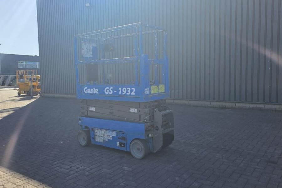 Genie GS1932 Electric, Working Height 7.8 m, 227kg Capac