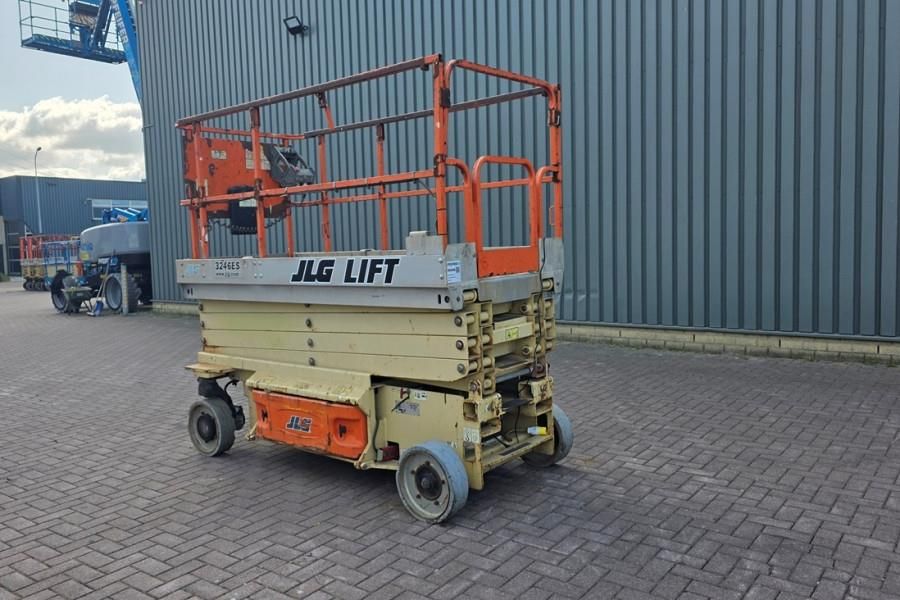JLG 3246ES Electric, 11.7m Working Height, 320kg Capac