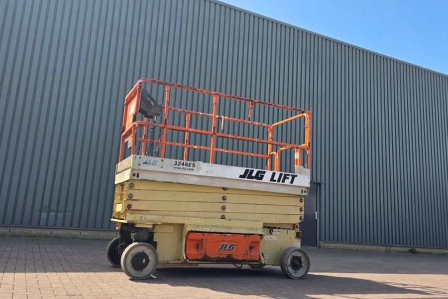 JLG 3246ES Electric, 11.7m Working Height, 320kg Capac