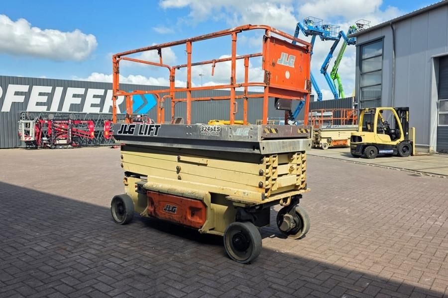 JLG 3246ES Electric, 11.7m Working Height, 320kg Capac