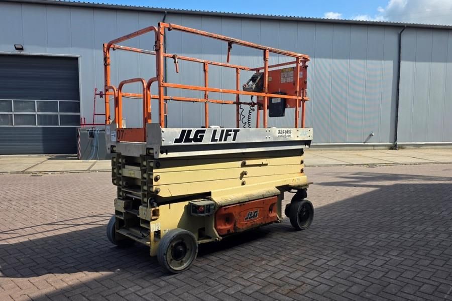 JLG 3246ES Electric, 11.7m Working Height, 320kg Capac