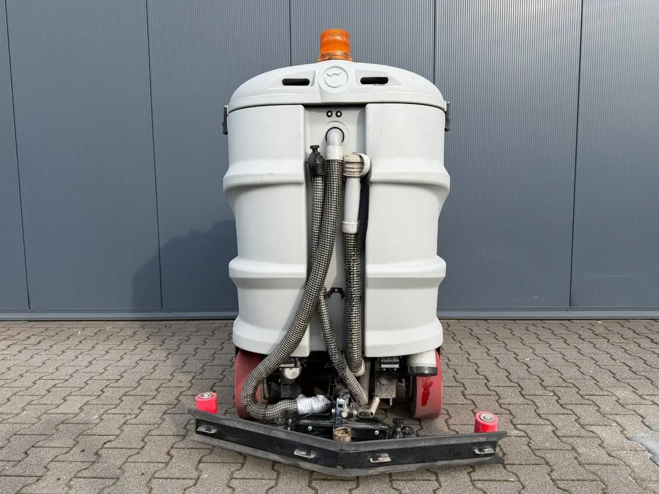 Comac Ultra 85B