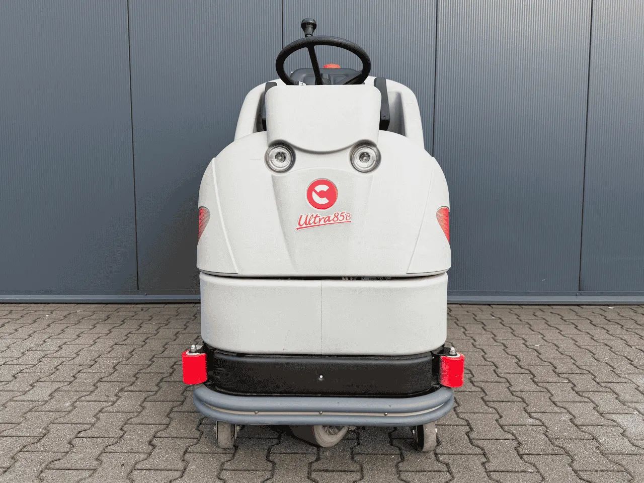 Comac Ultra 85B