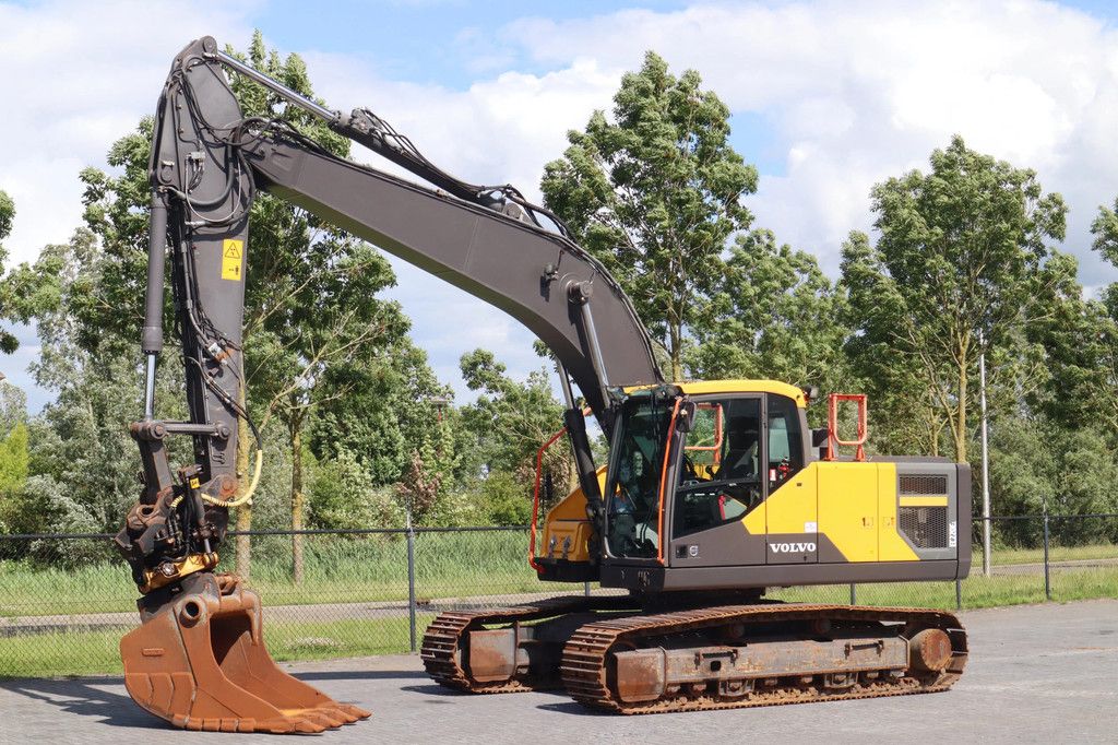 Volvo EC220EL | EC 220 EL | TILT ROTATOR | BUCKET