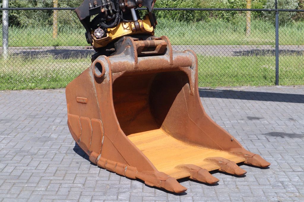 Volvo EC220EL | EC 220 EL | TILT ROTATOR | BUCKET