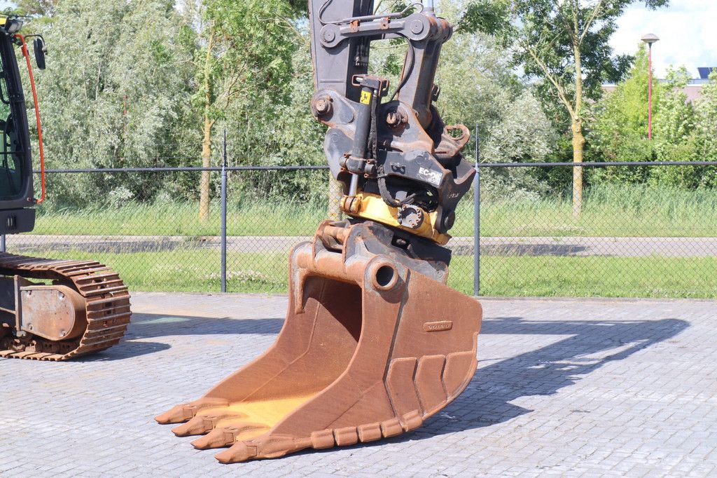 Volvo EC220EL | EC 220 EL | TILT ROTATOR | BUCKET