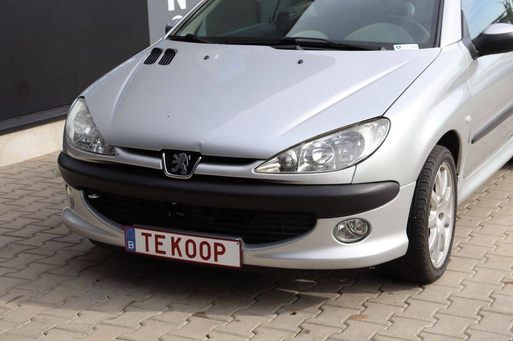 Pkw Peugeot 206CC Benzin 109 PS 2002