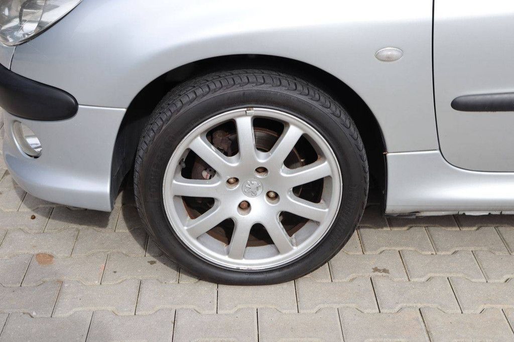 Pkw Peugeot 206CC Benzin 109 PS 2002